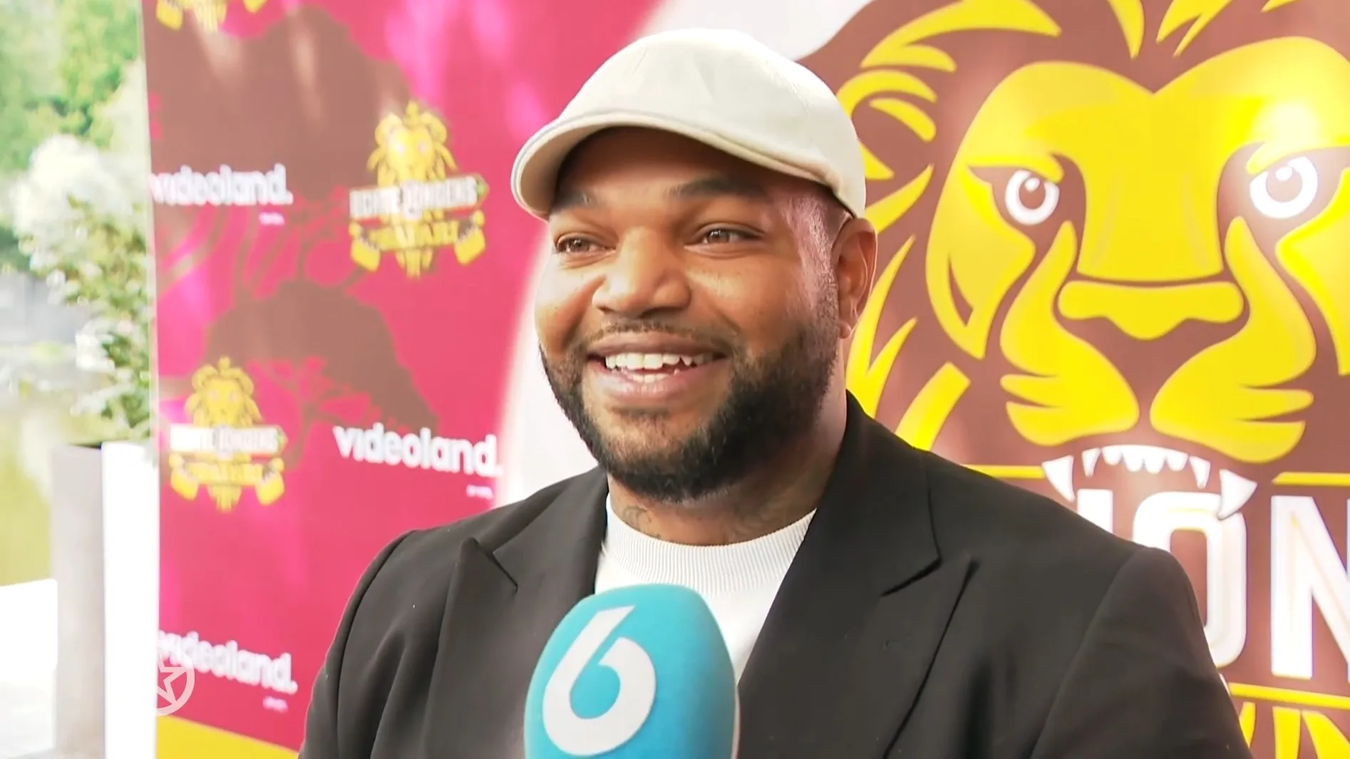 Zanger Brace over safari-avontuur: 'Jongens waren liever dan meisjes'