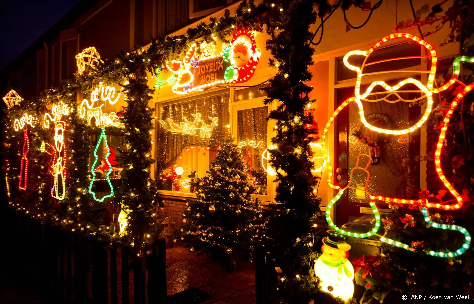 Musicalacteurs gaan kerstwensen zingen voor bedrijven
