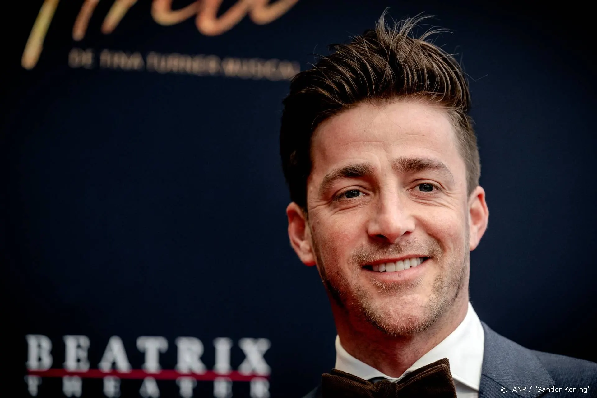 TV-kok Hugo Kennis leert mensen thuis koken met maaltijdkrat