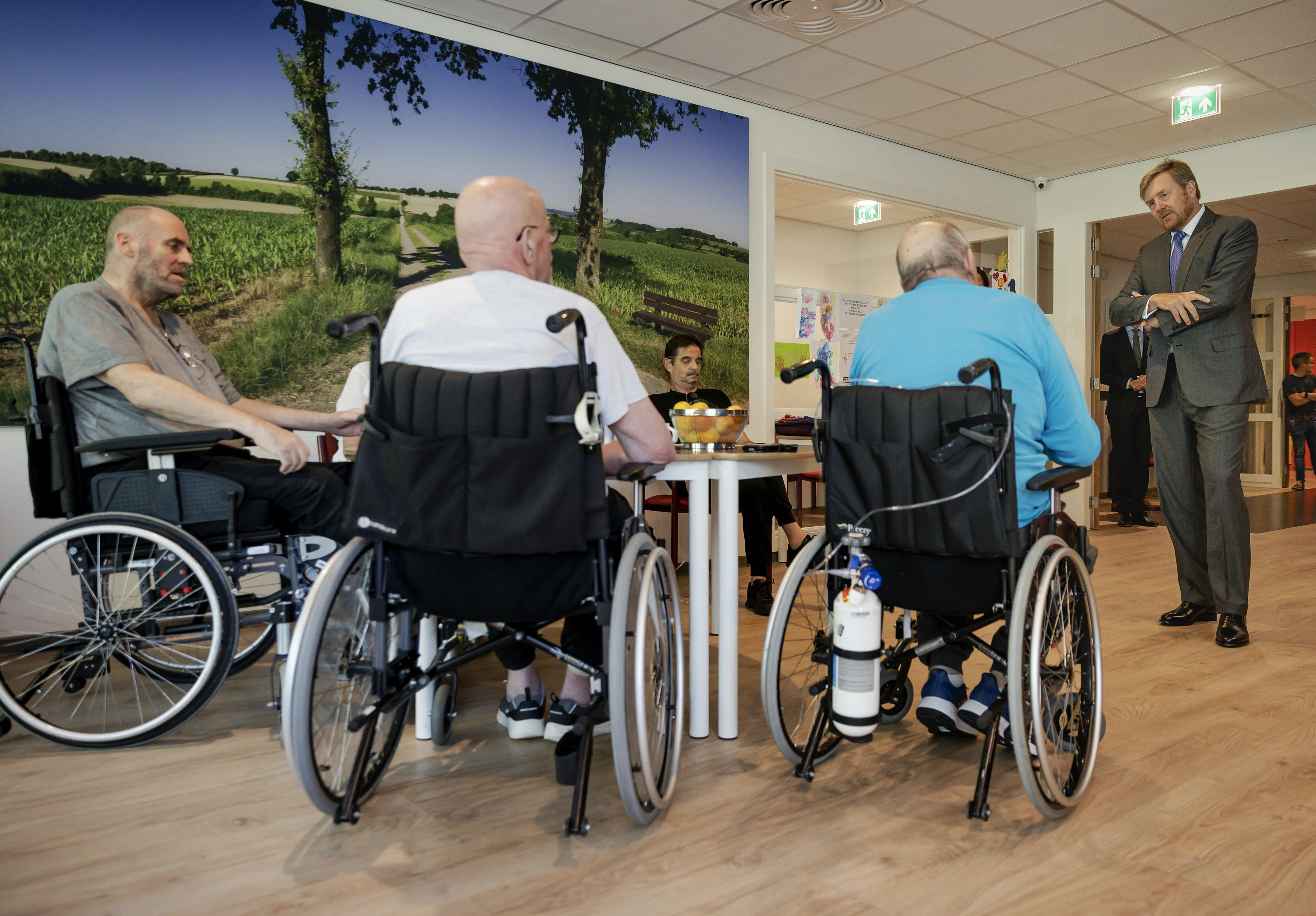 Koning bezoekt revalidatiecentrum