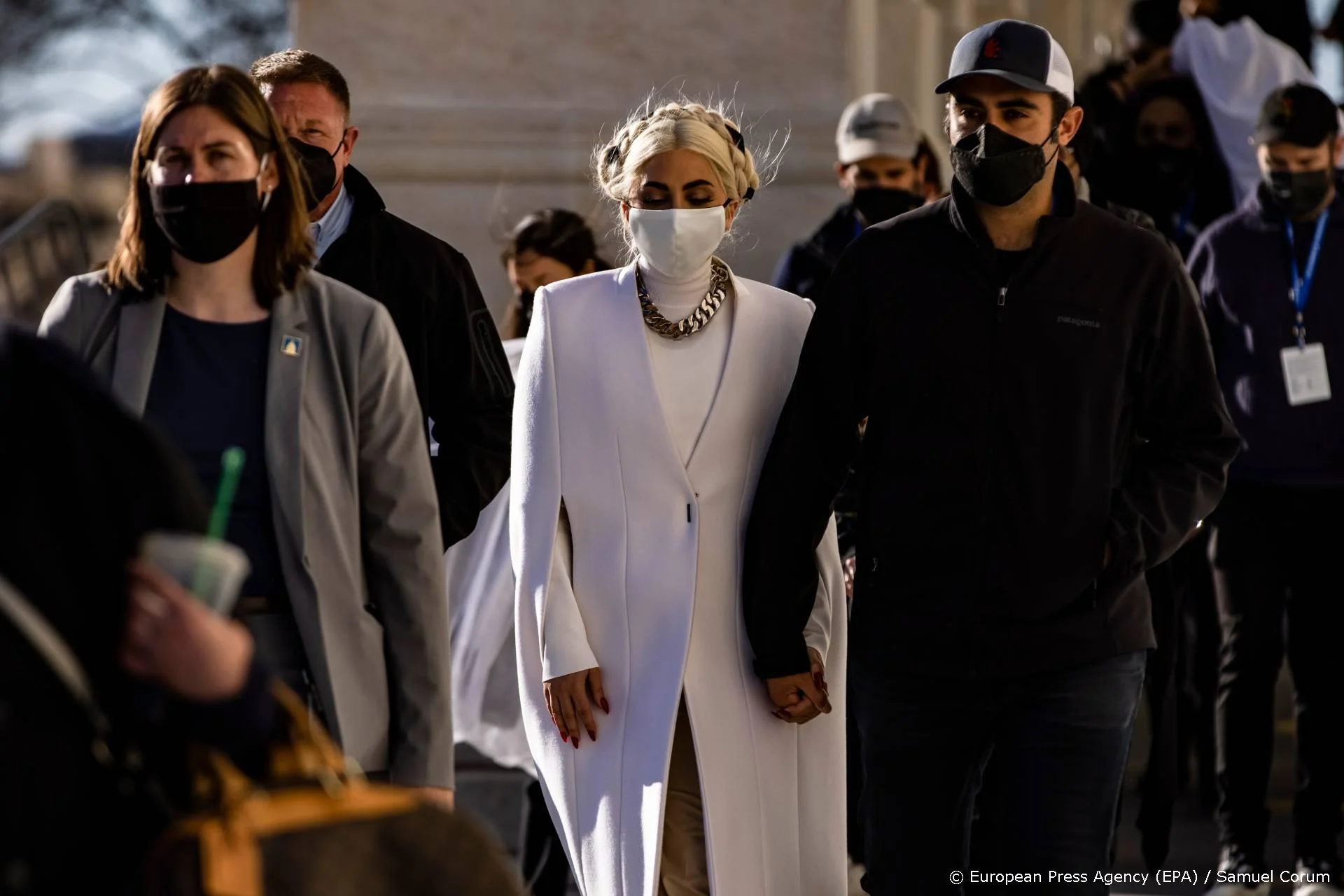 Gaga bidt voor vredige inauguratie