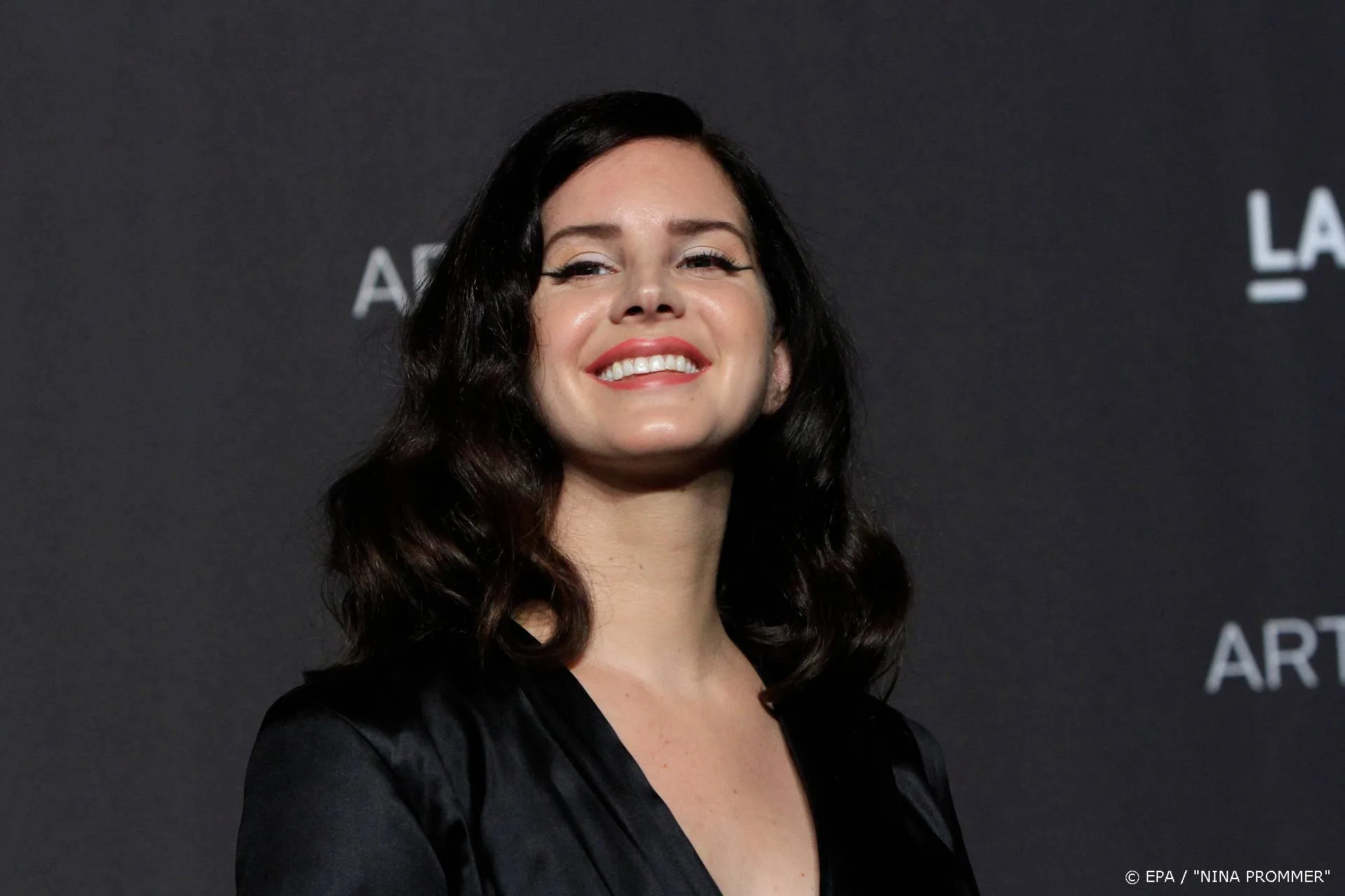 Zieke Lana Del Rey zegt show in Amsterdam af