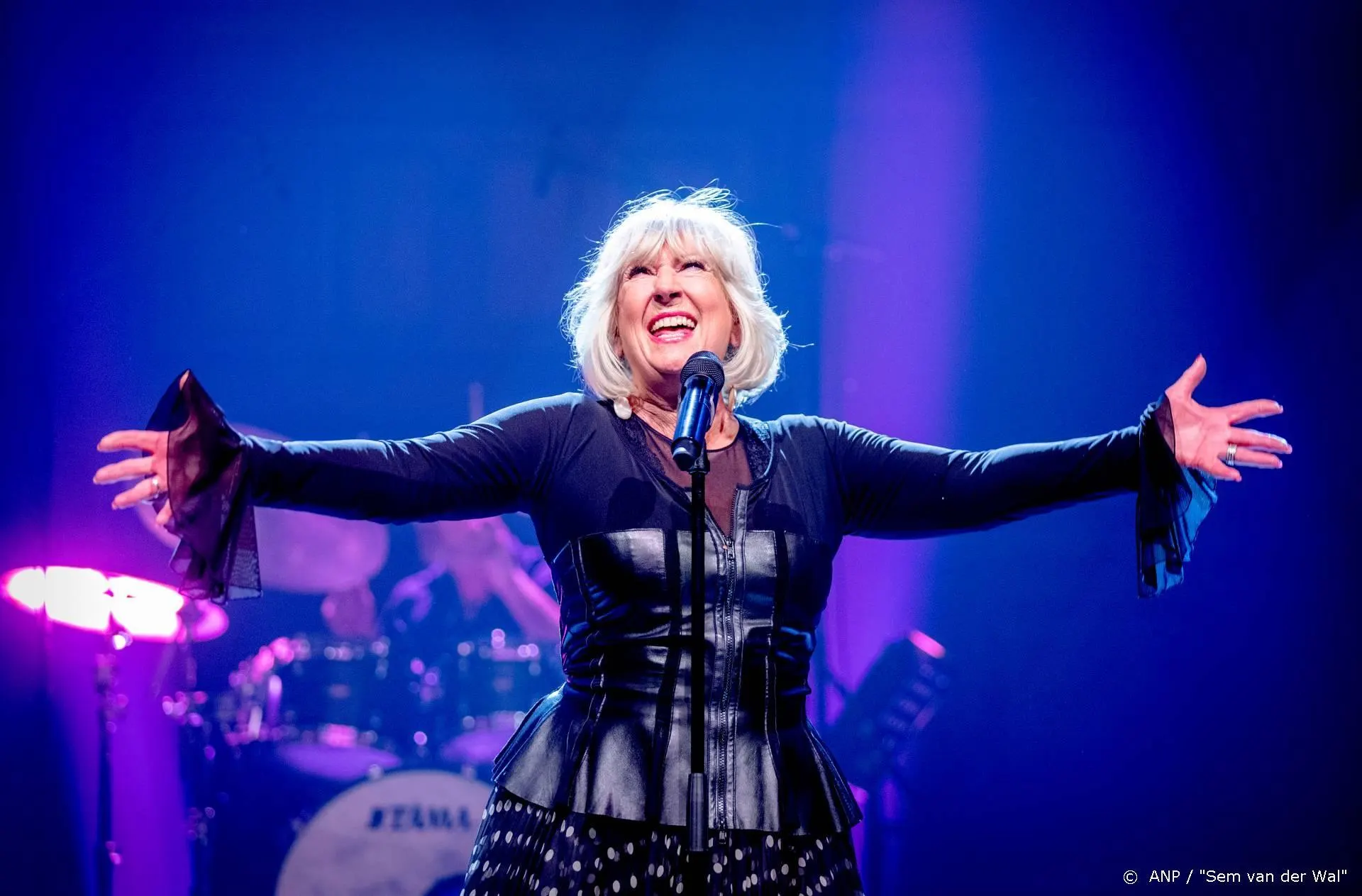 Willeke Alberti valt op podium