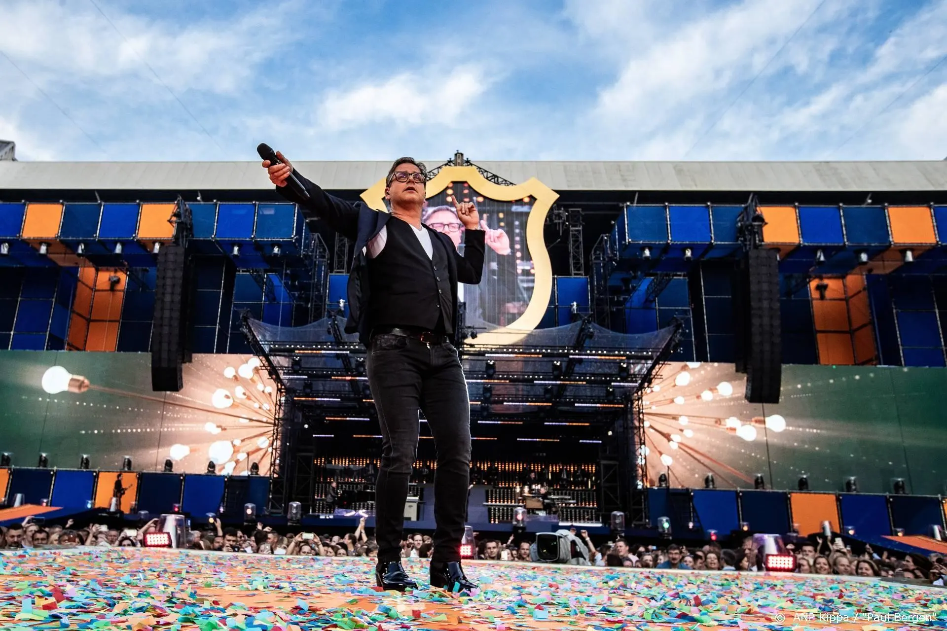 Guus Meeuwis maakt nieuwe versie van doorbraak Het is een nacht