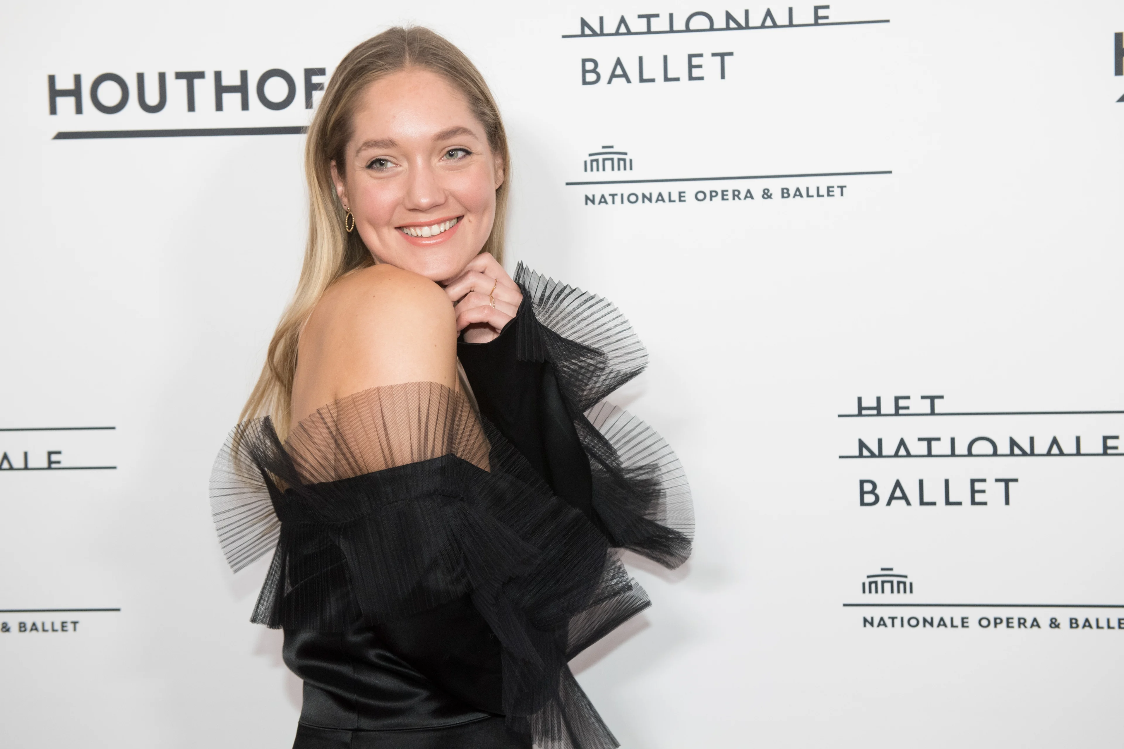 Rens Kroes deelt foto van babybump