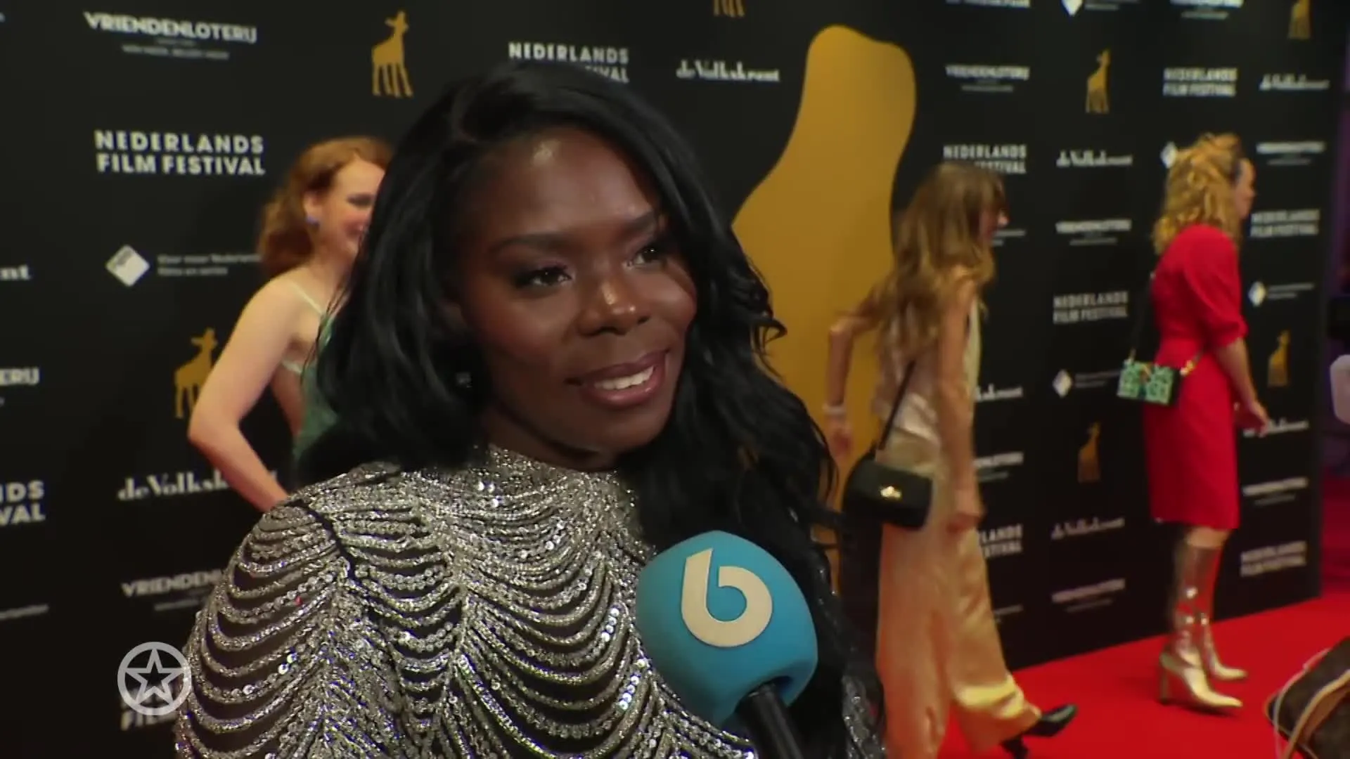 Imanuelle Grives haalt uit op rode loper