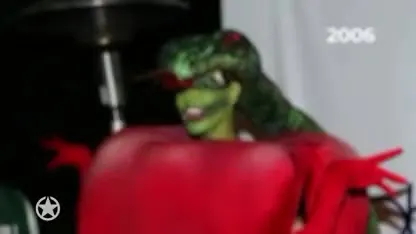 ZIEN: Heidi Klum pakt flink uit voor Halloweenkostuum!