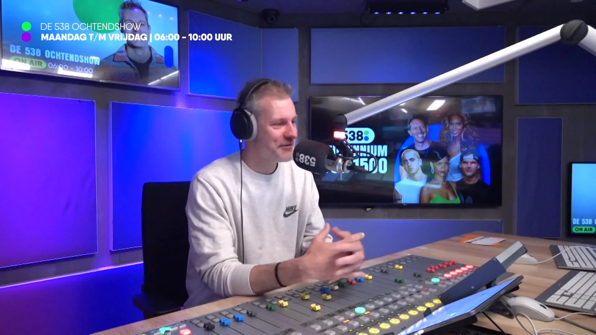 Barman Victor gaat stoppen bij 'First Dates' om op wereldreis te gaan