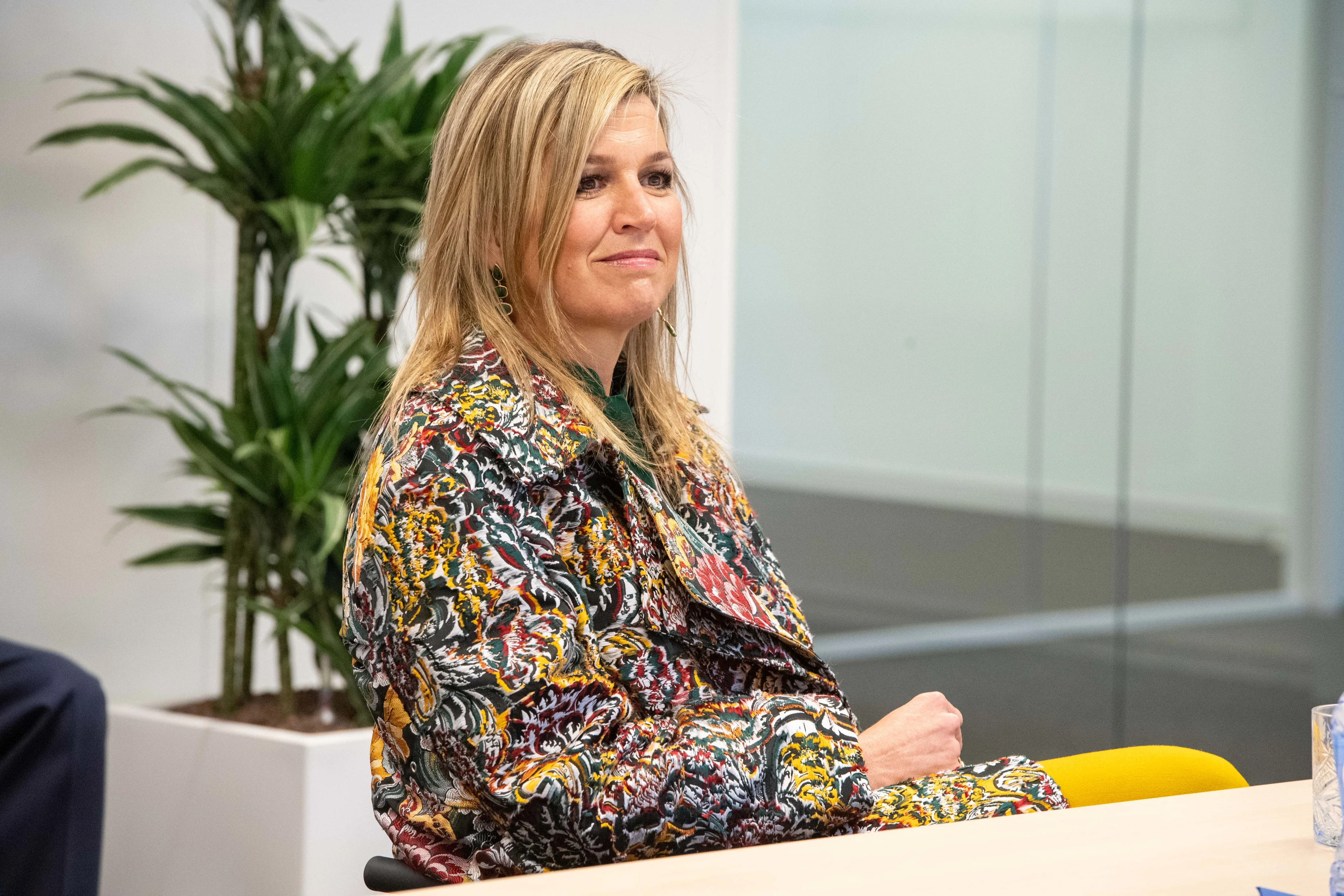 Máxima duikt onaangekondigd op bij zorgcentrum Den Haag