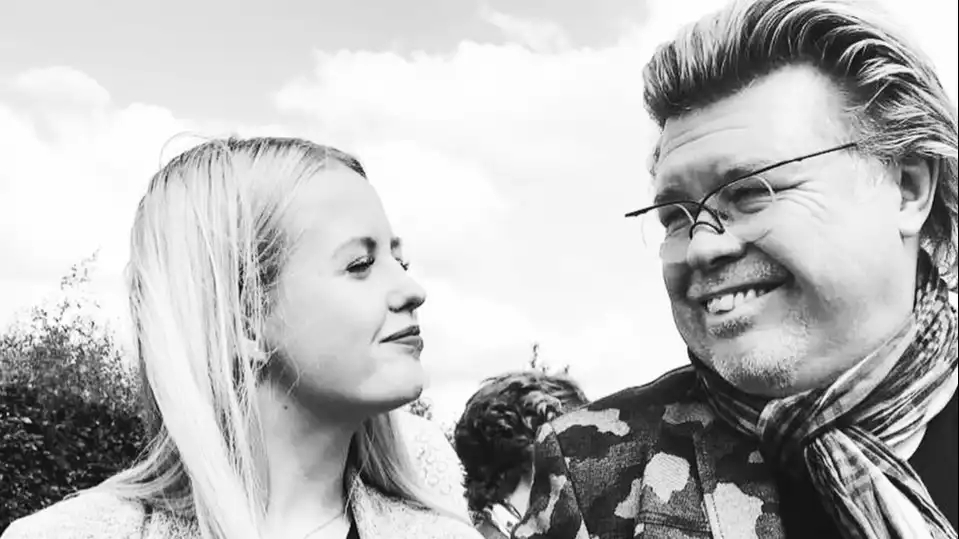 Dochter René Karst emotioneel: 'Het verwerken komt nu pas'