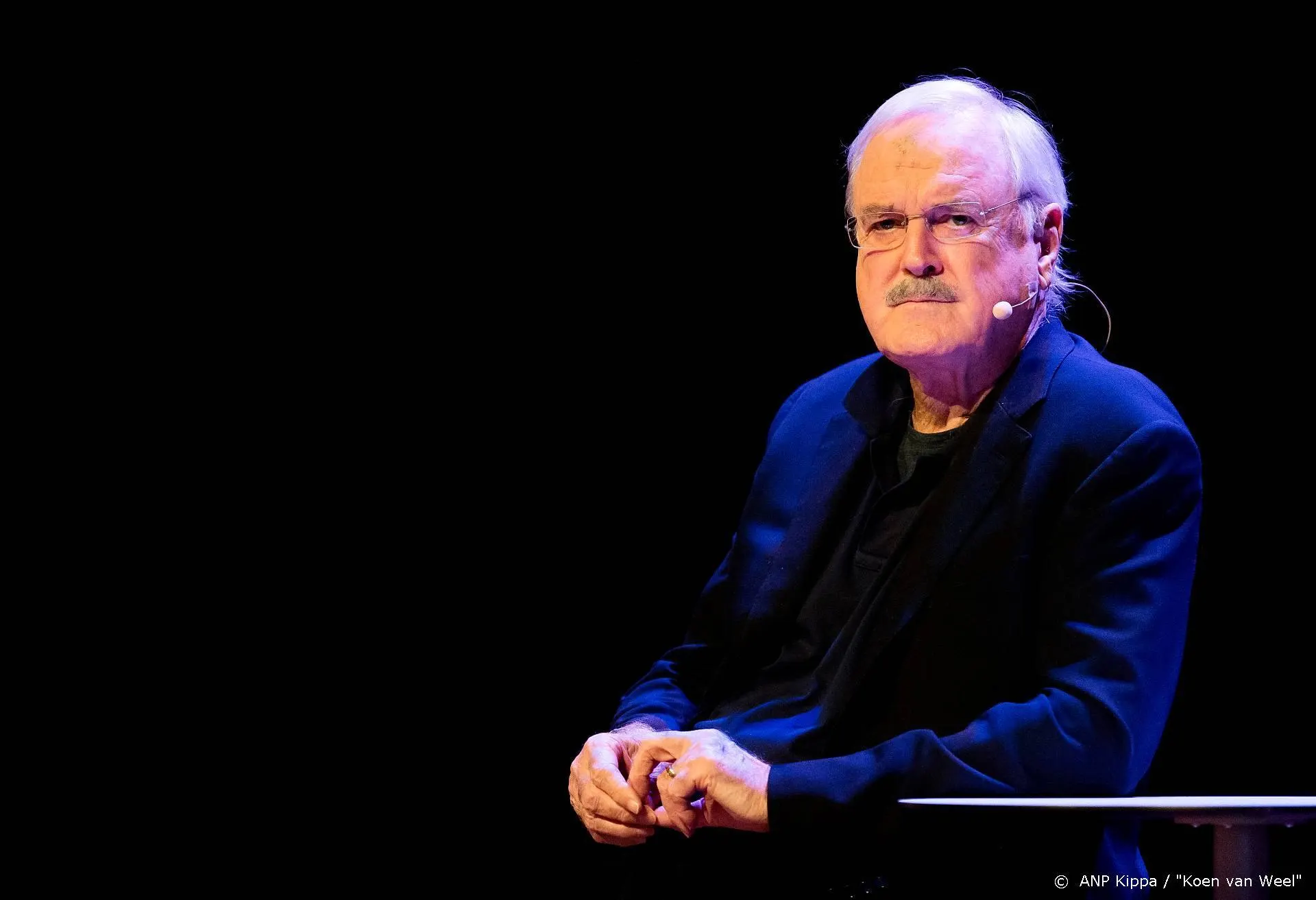 John Cleese onder het mes voor tumor in zijn been