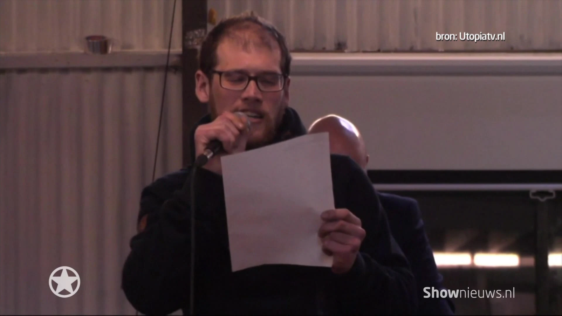 Zwerver Rienk blijkt zangtalent