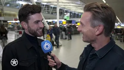 Koos zwaait Duncan uit op Schiphol