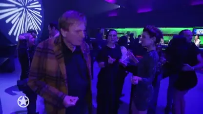 Henny Huisman hangt het feestbeest uit