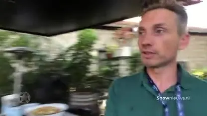 Koos neemt je mee backstage tijdens persmoment!