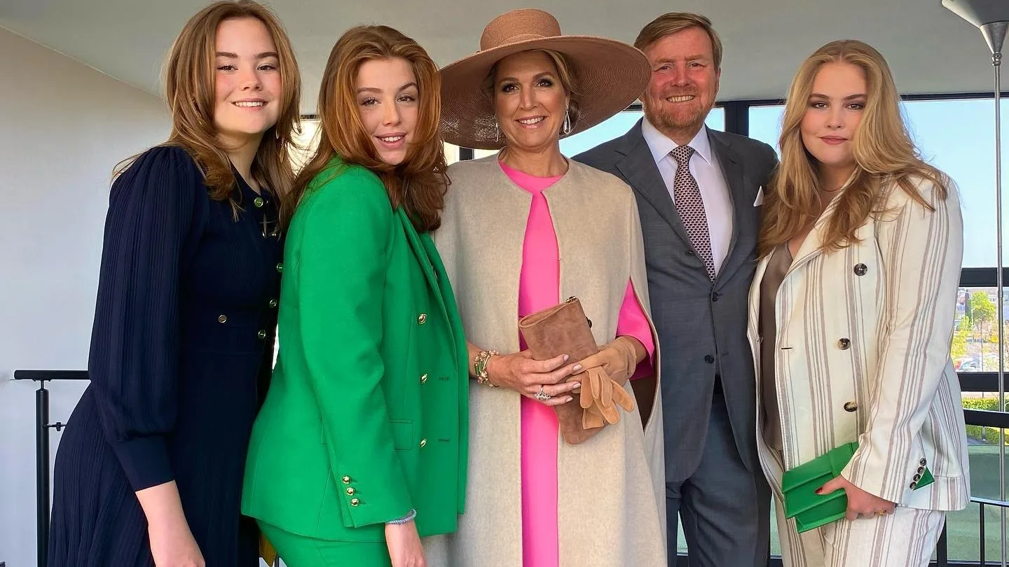 Koninklijk gezin poseert weer voor de pers