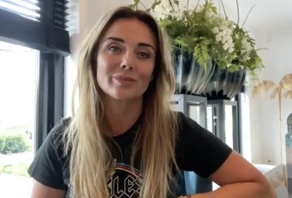 Monique deelt persoonlijke videoboodschap