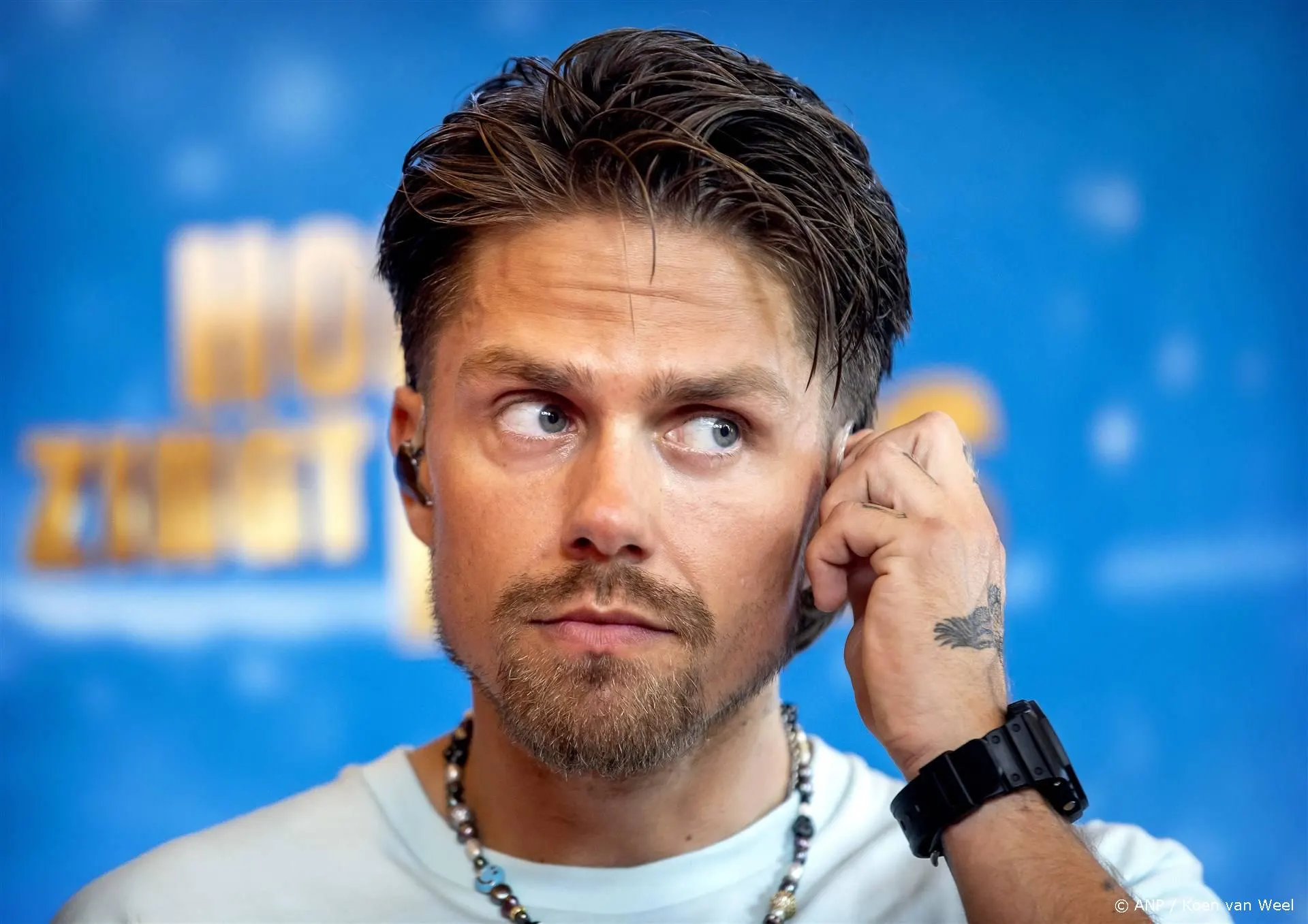  Hazes-familielid haalt uit naar André: 'Zo'n jonge meid...'