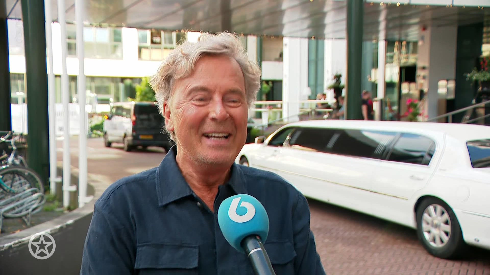 Het Familiediner gaat het theater in