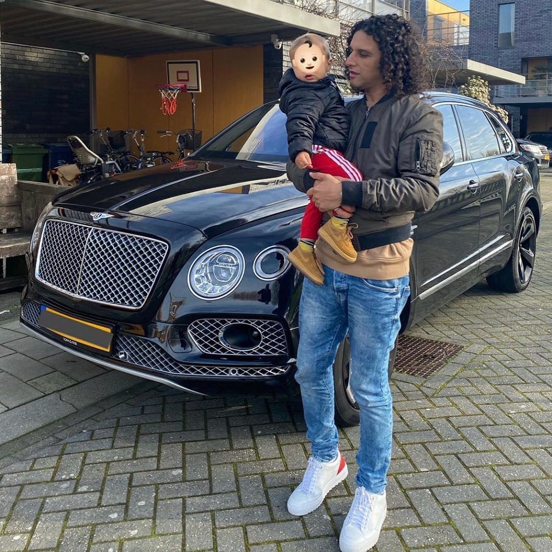 Ali B jaloers op bijzonder moment zoontje