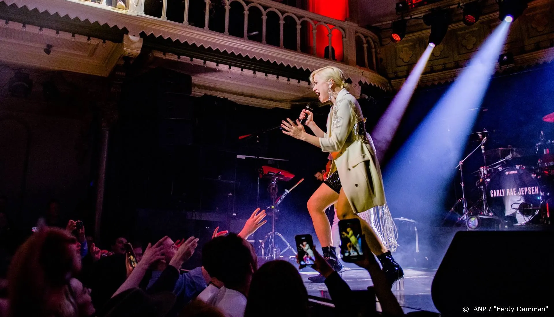 Carly Rae Jepsen annuleert concert door keelproblemen