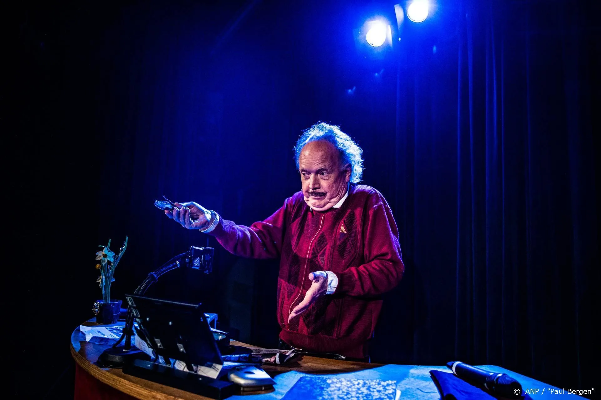 Olga Zuiderhoek en Michiel Borstlap te gast bij Troost TV