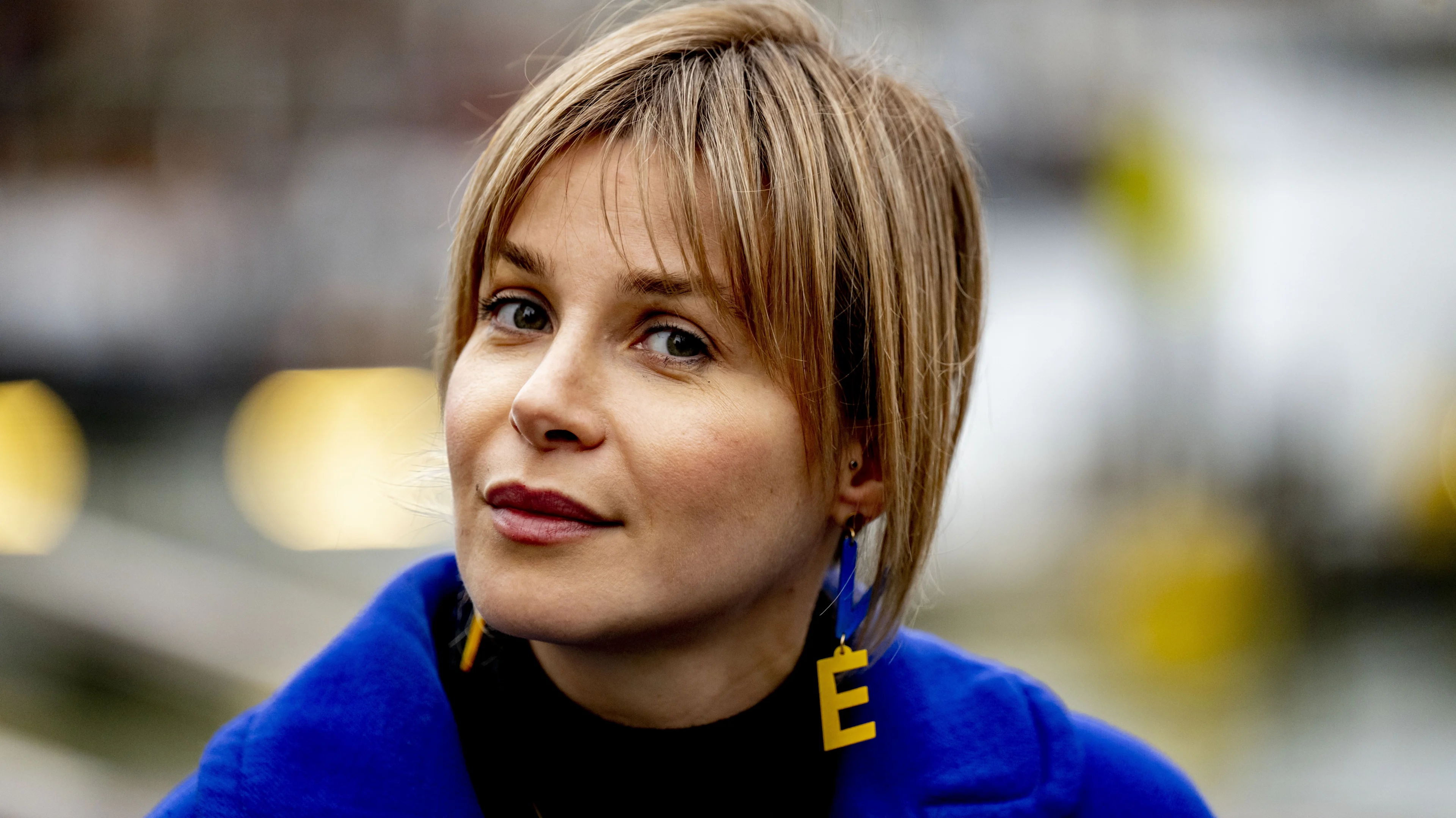 ZIEN: Victoria Koblenko persifleert de gemiddelde vrouw