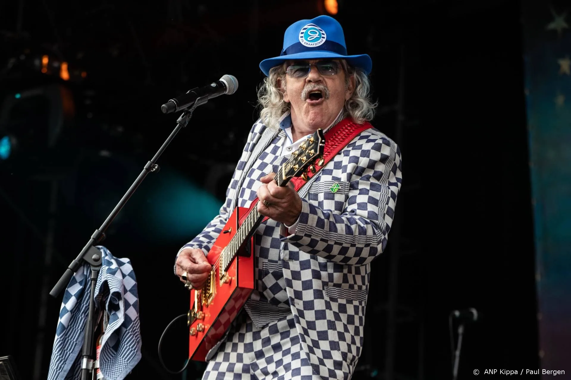 Bennie Jolink spoelt 'verschrikkelijke kutavond' weg met bier