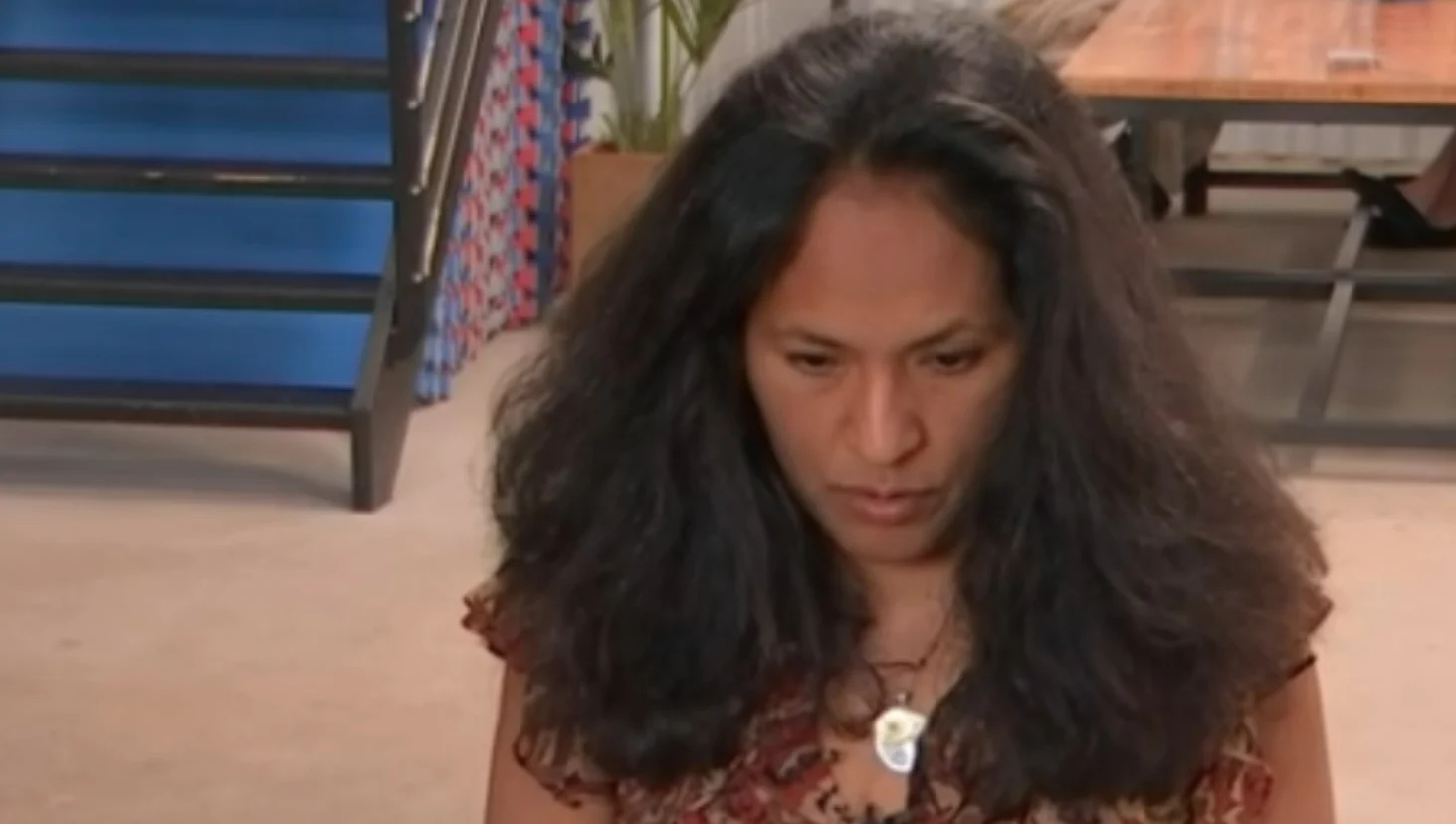 ZIEN: EJVJL-Eunice scheert hoofd kaal