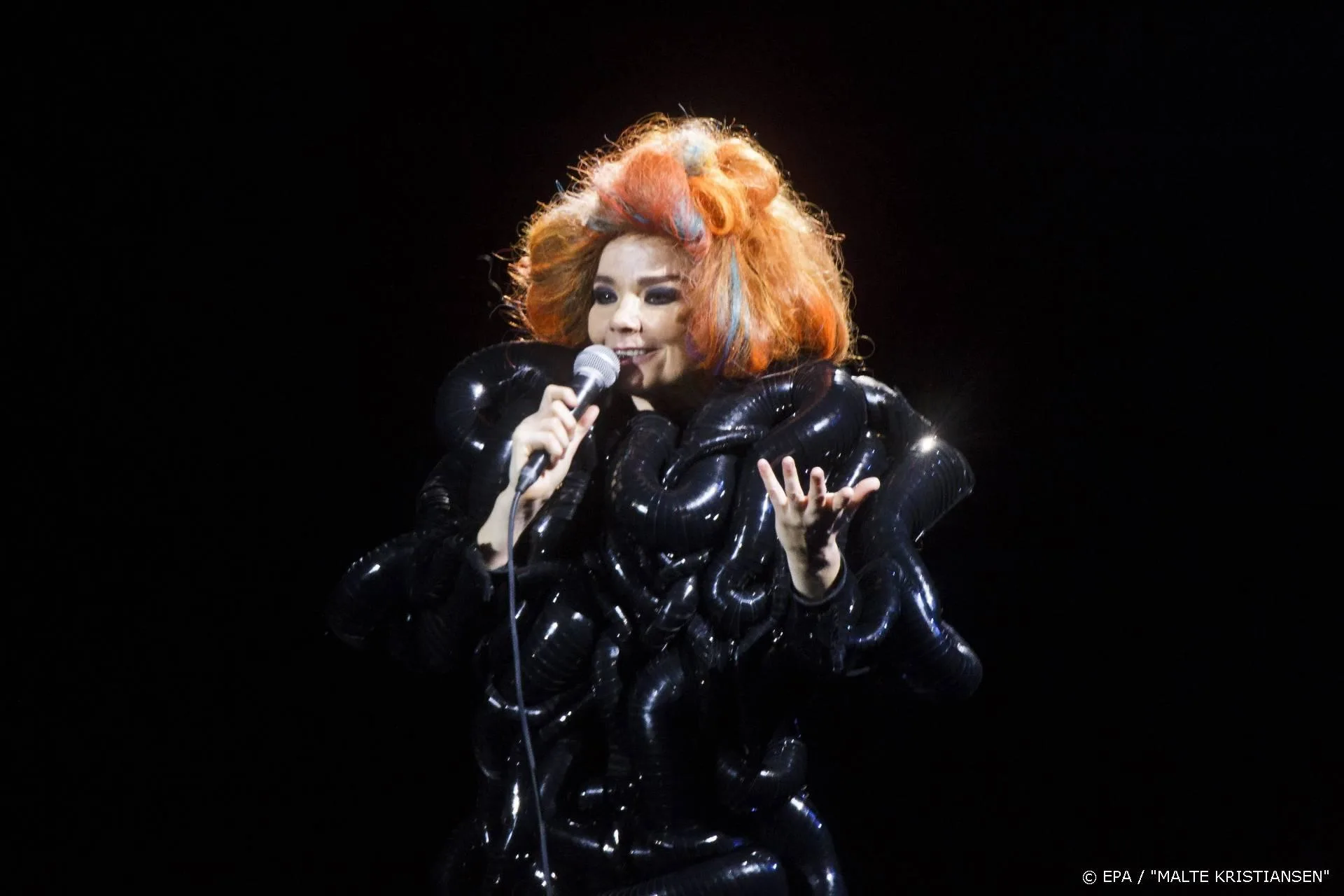 Björk stelt livestreamconcerten uit