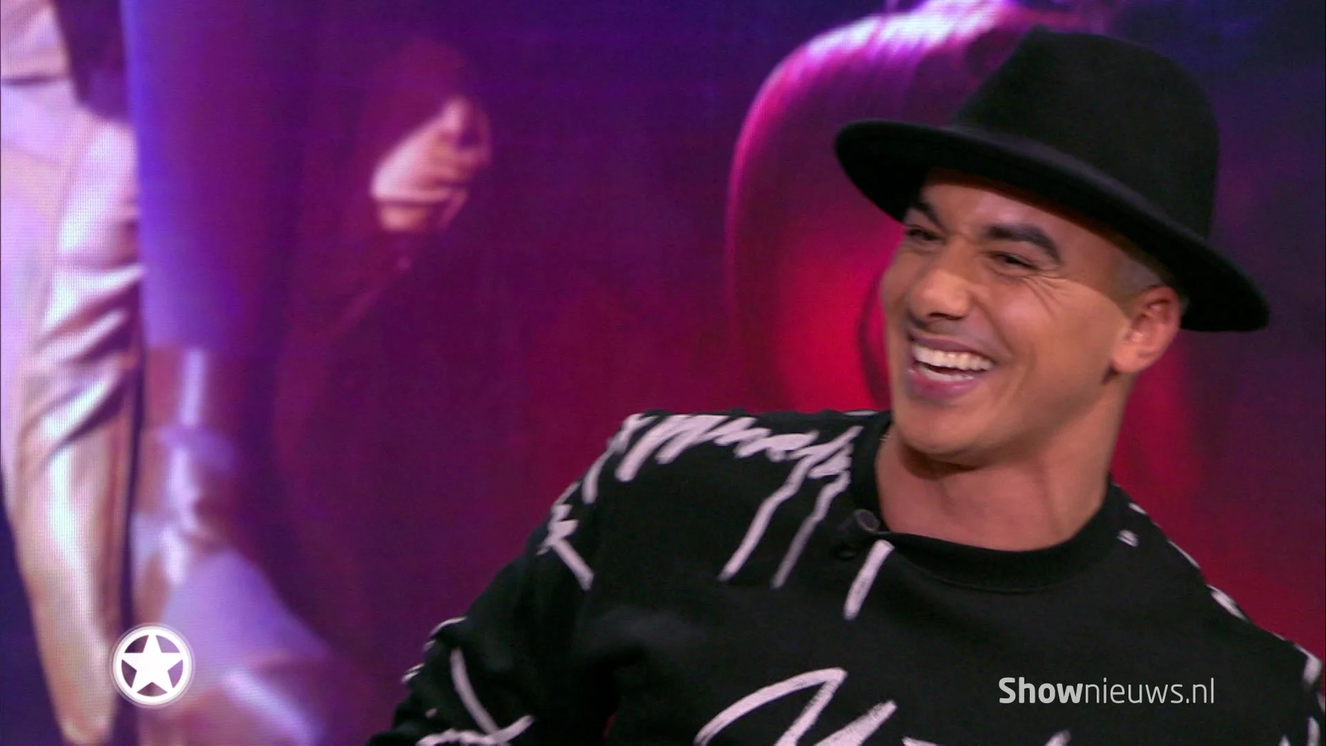 Timor Steffens in de studio met groot nieuws