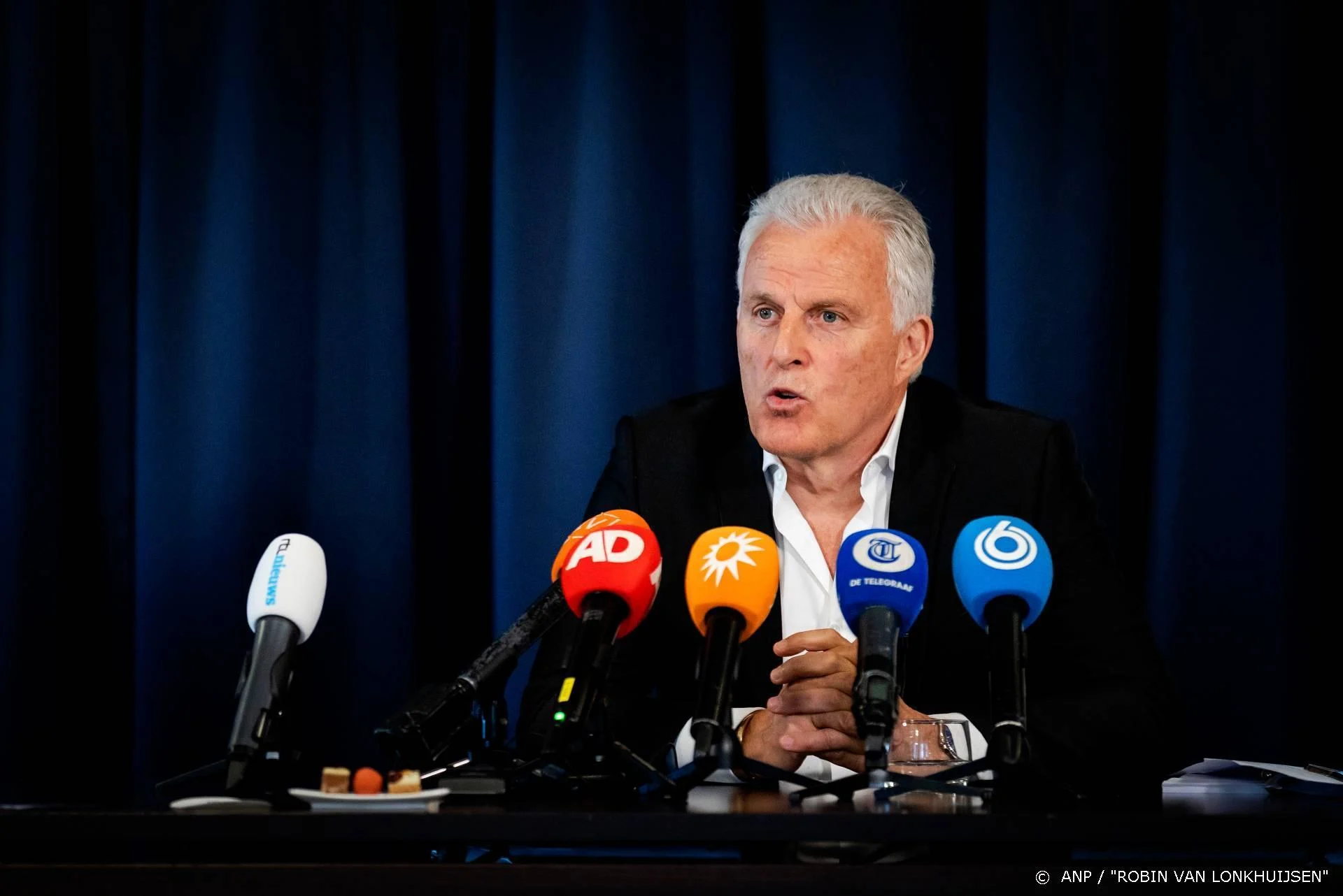 OM zet De Vries voet dwars als 'vertrouwensman' kroongetuige