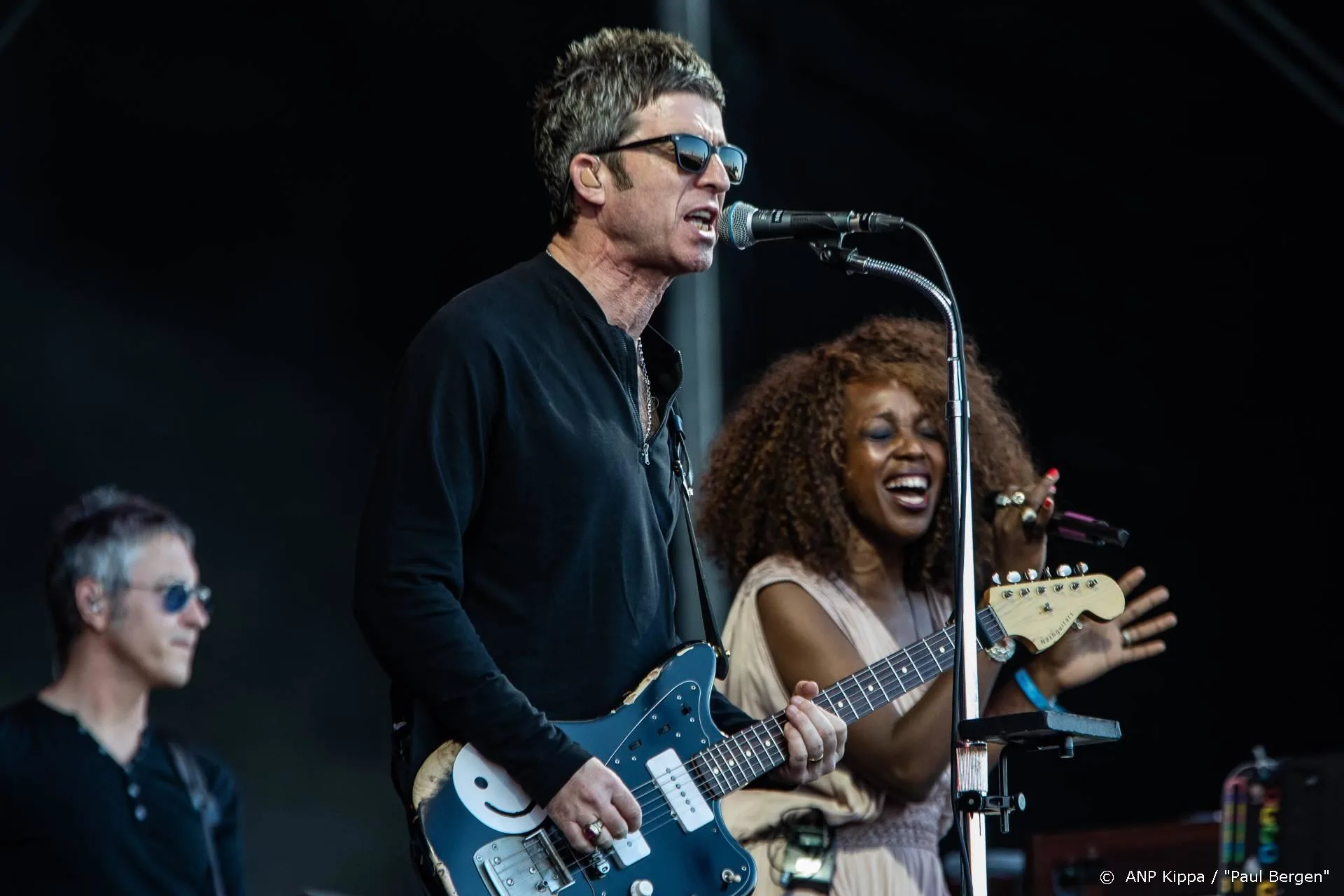 Oasis brengt niet eerder uitgebracht nummer uit