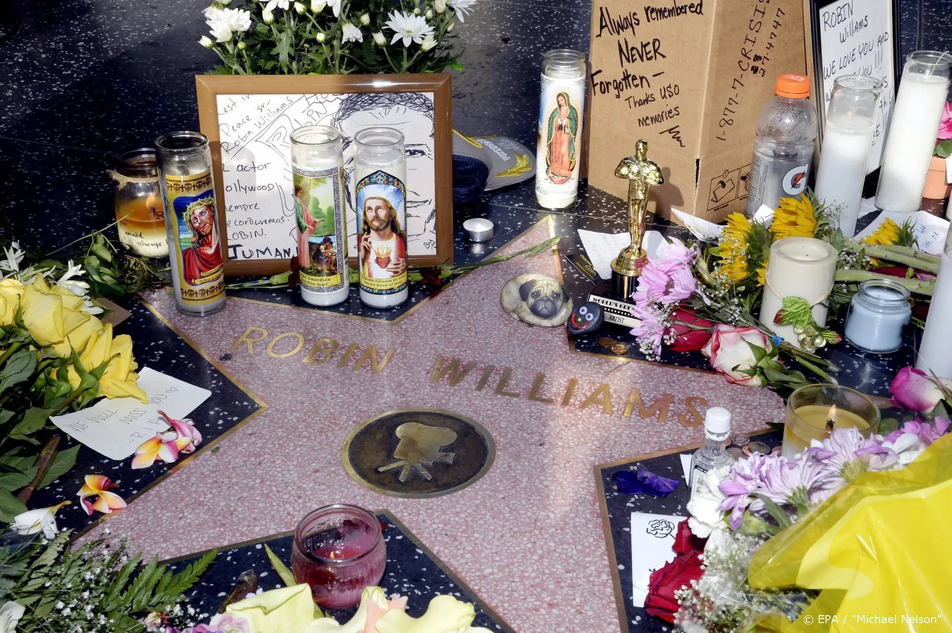 Dochter Robin Williams rouwt in stilte op sterfdag vader