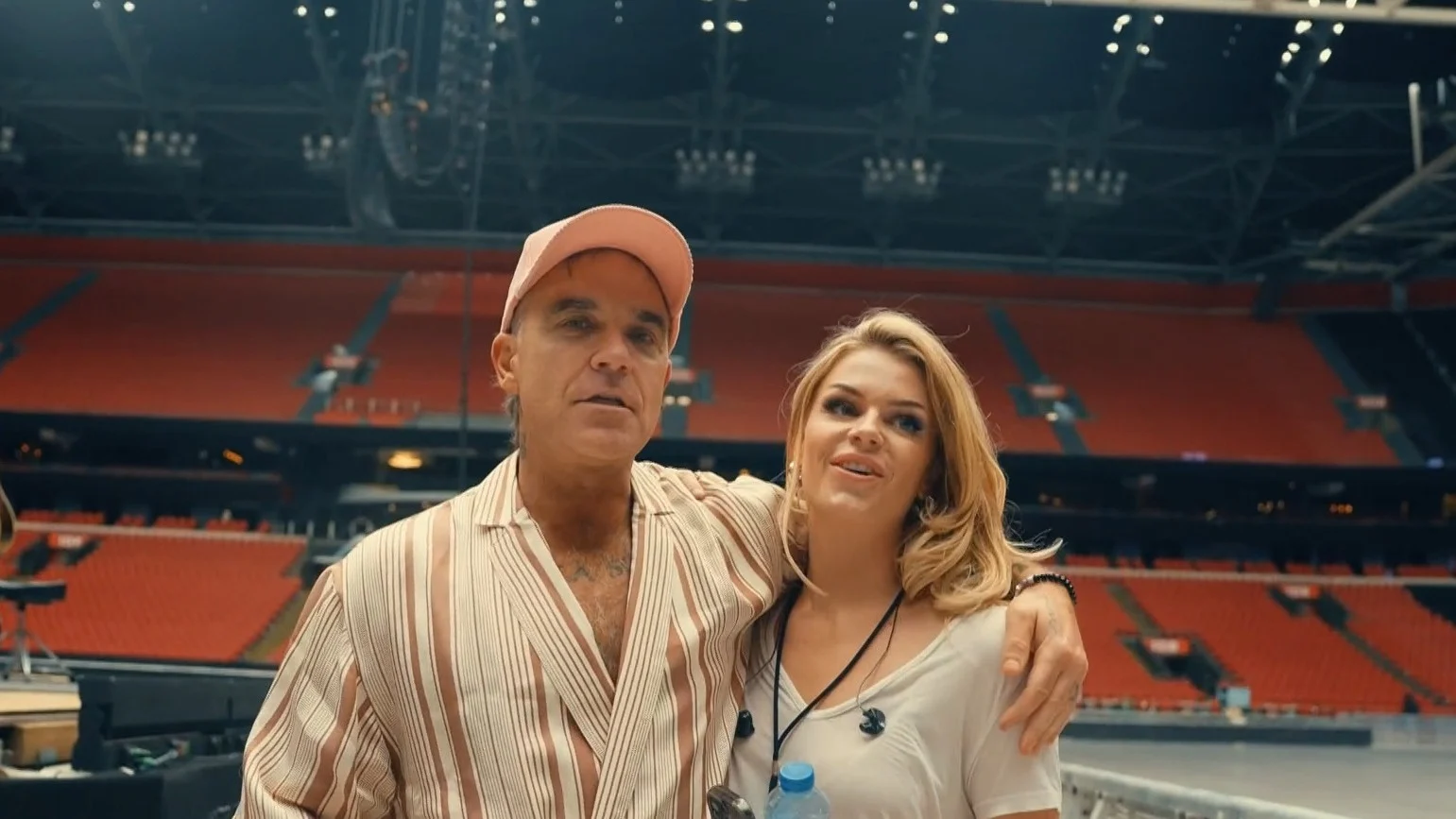 ZIEN: Robbie Williams lovend over Davina Michelle