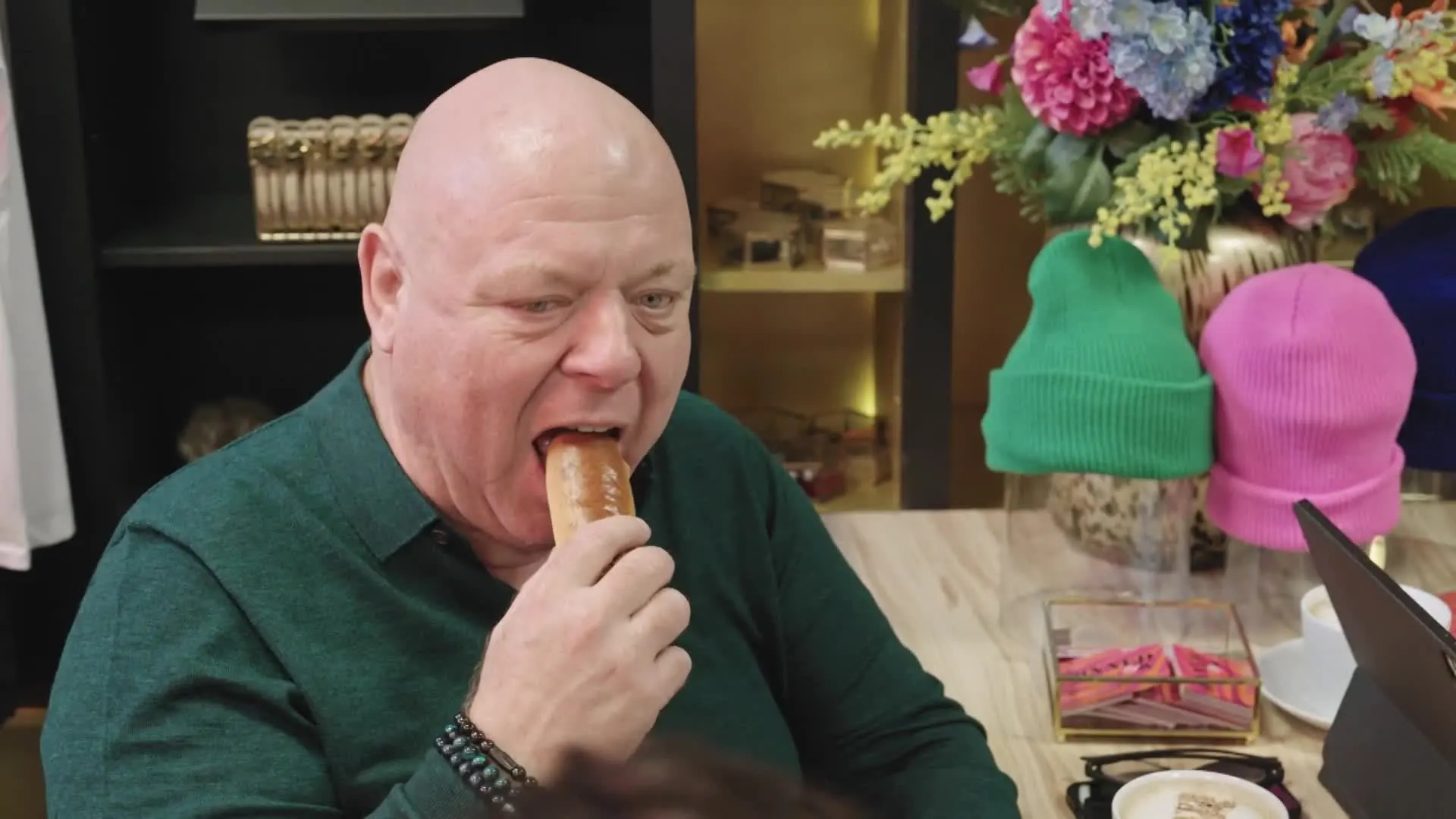 Peter Gillis eet zichzelf vol