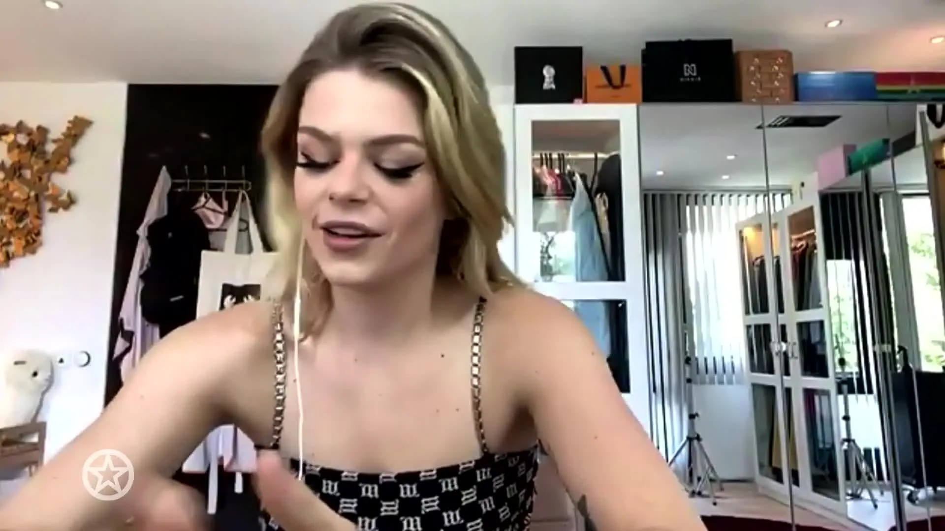 Davina Michelle verwondt zichzelf met tuinieren