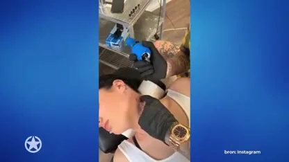 Foto: Famke Louise zet nek-tattoo