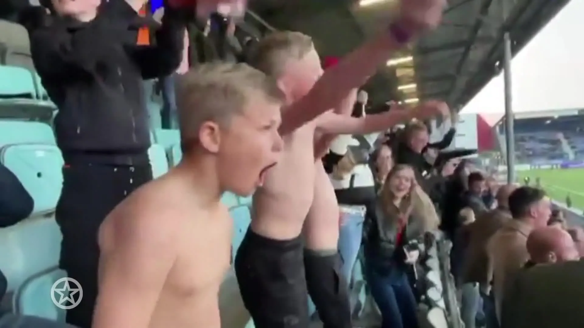 Zoontje Jan Smit gaat uit zijn dak