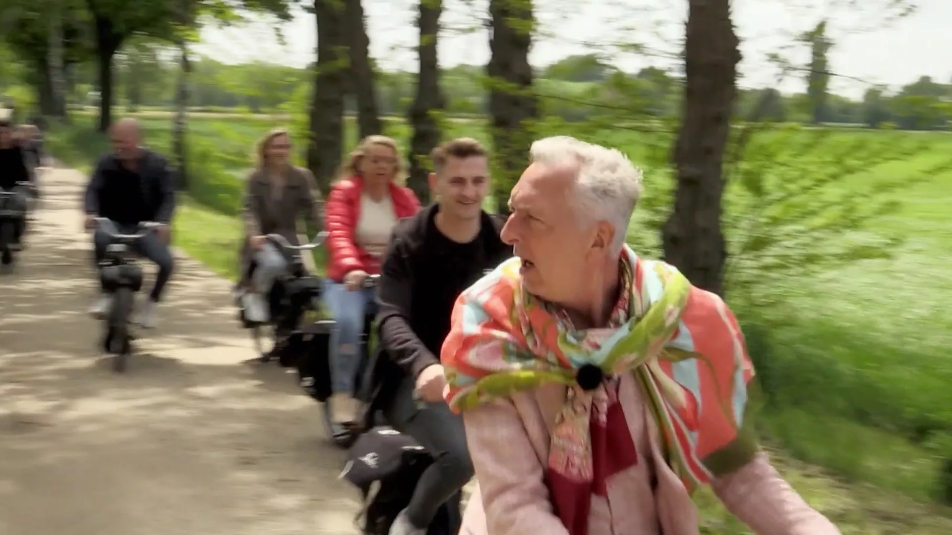 Martien staat doodsangsten uit op snorfiets