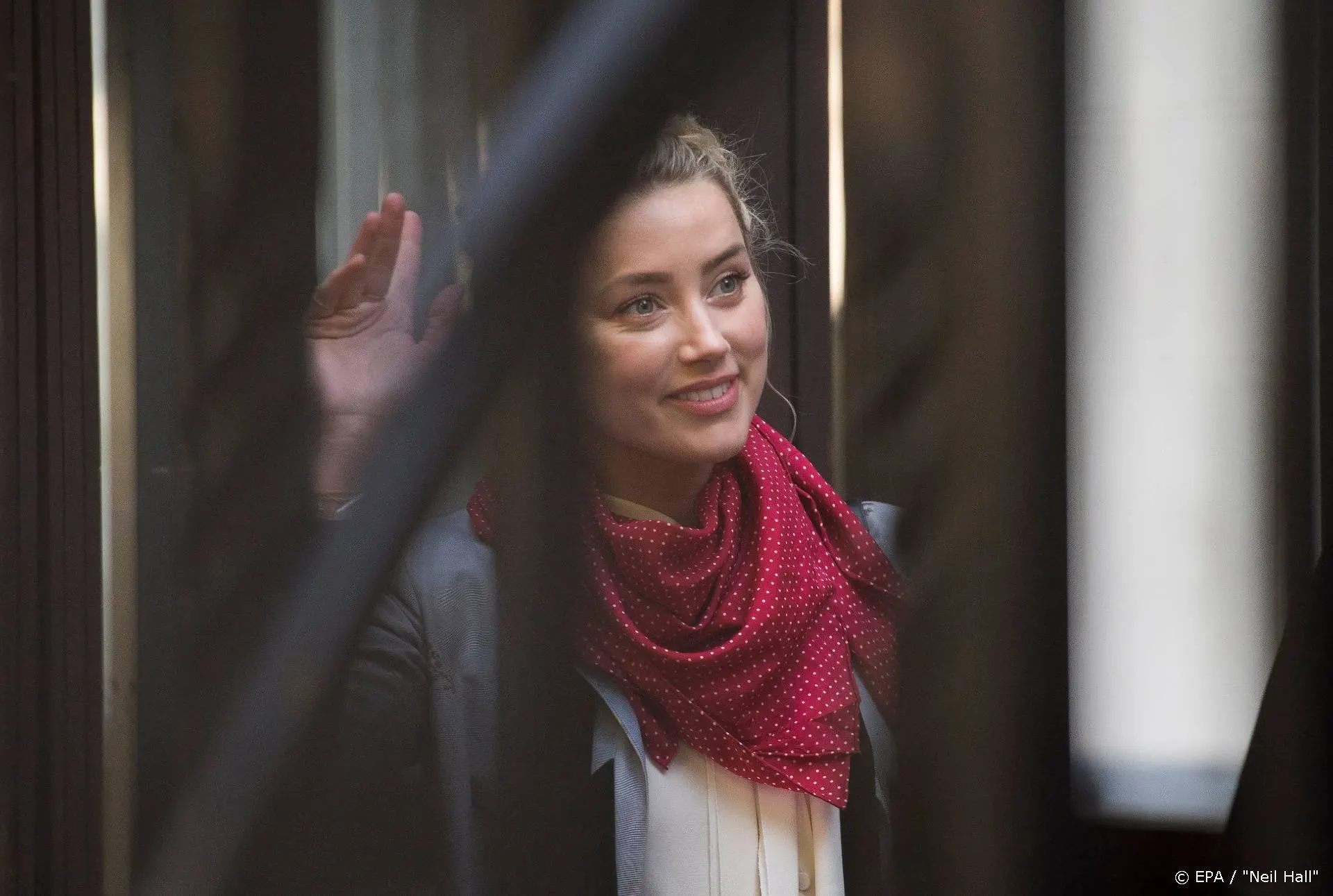 Amber Heard verwerpt 'walgelijk' bedpoepincident