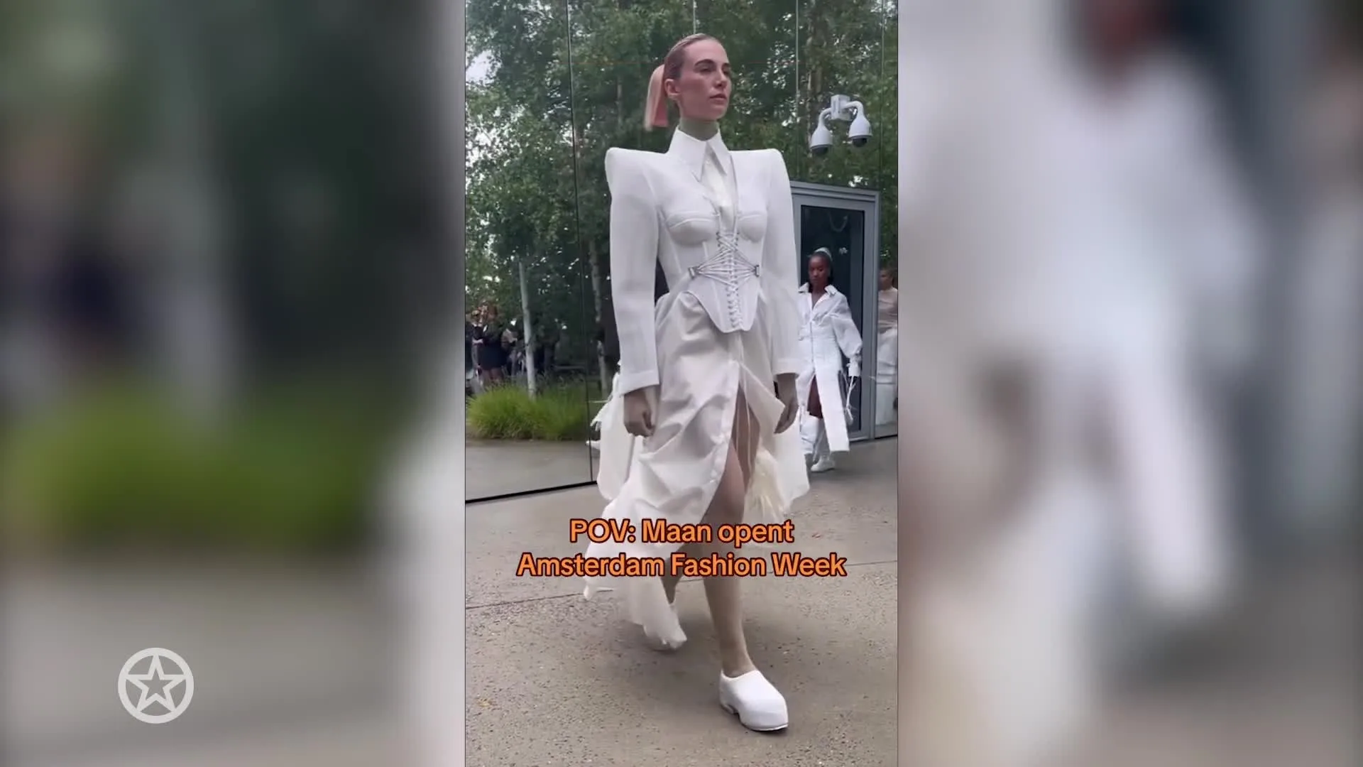 Maan laat zich van andere kant zien