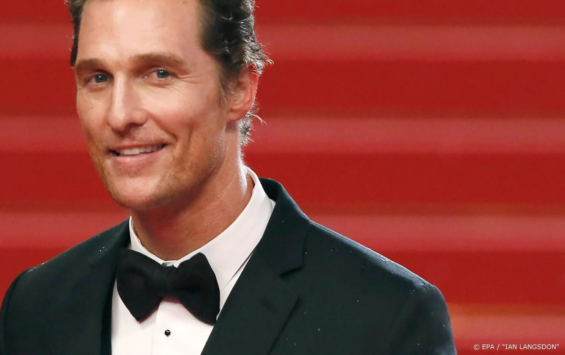 Matthew McCounaghey speelt virtueel bingo met bejaarden