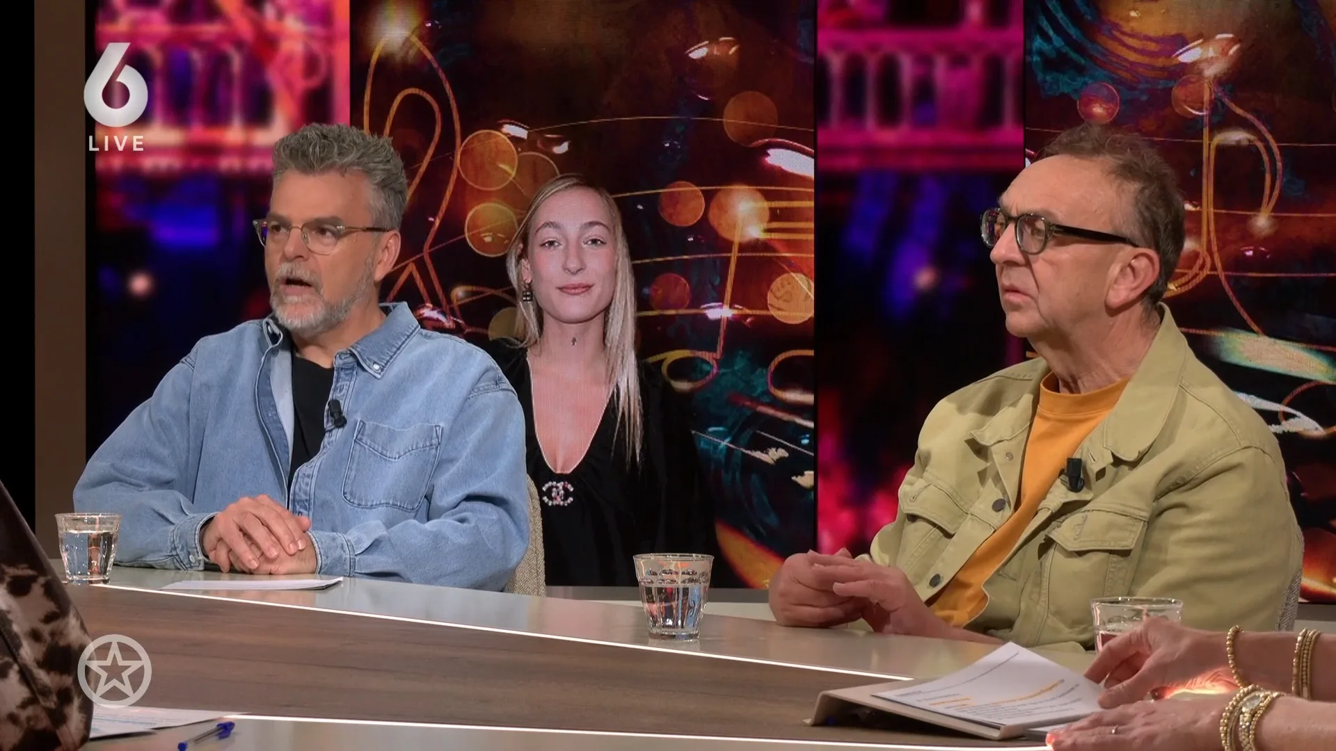 Shownieuws-tafel over eerste optreden S10 na heftig incident broer