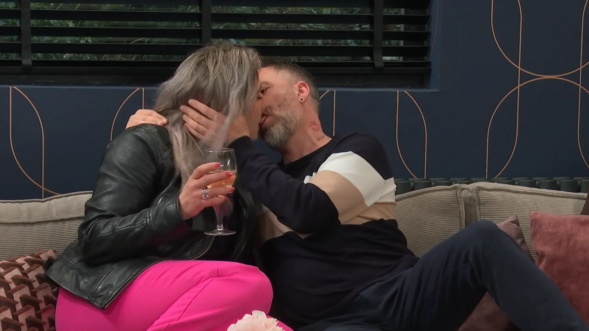 LLDL-Henk tongzoent Jacomijn totaal onverwacht