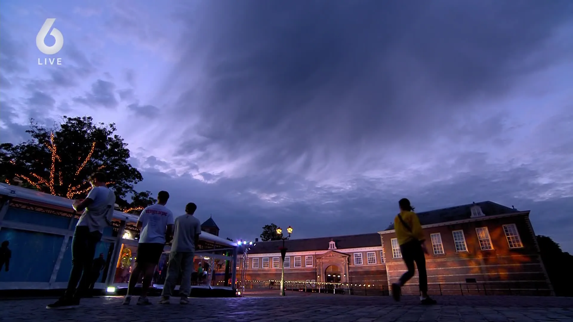 Dochter Linda de Mol reageert op naaktcover van haar moeder