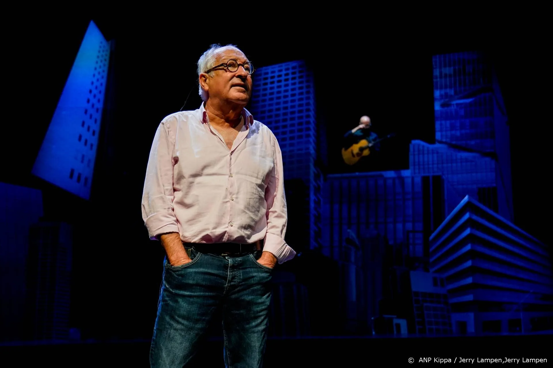 Oudejaarsconference Youp van 't Hek mogelijk vanuit de studio