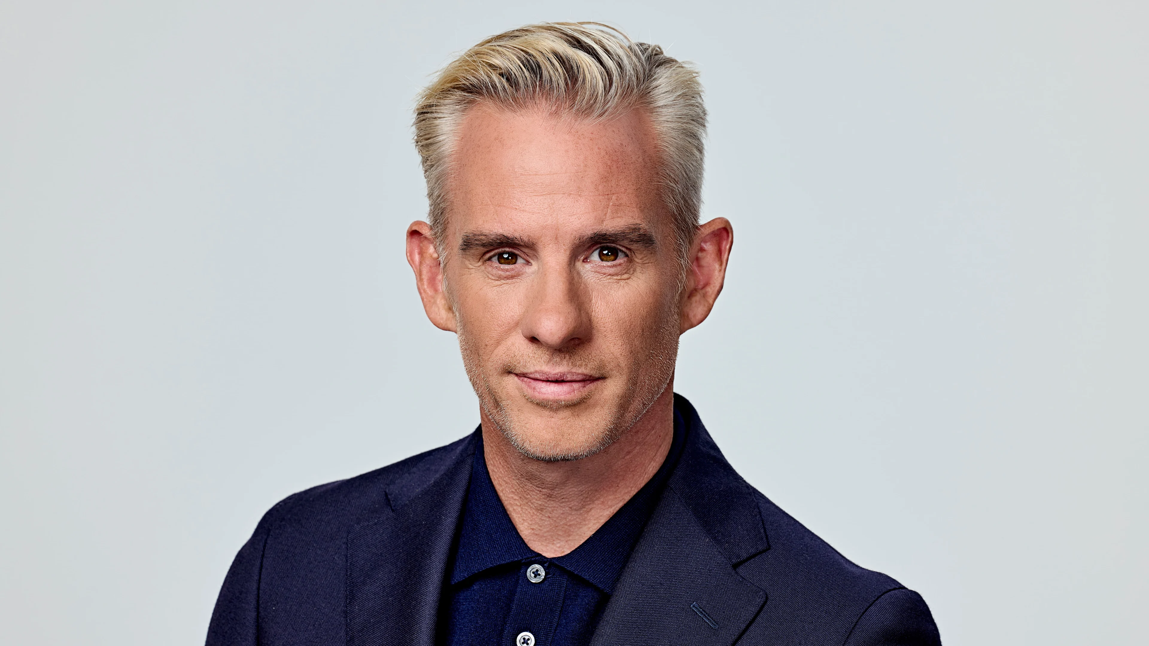 Art Rooijakkers deelt grote update over stembandprobleem