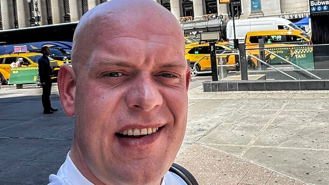 Single Michael van Gerwen deelt opvallend vakantiekiekje