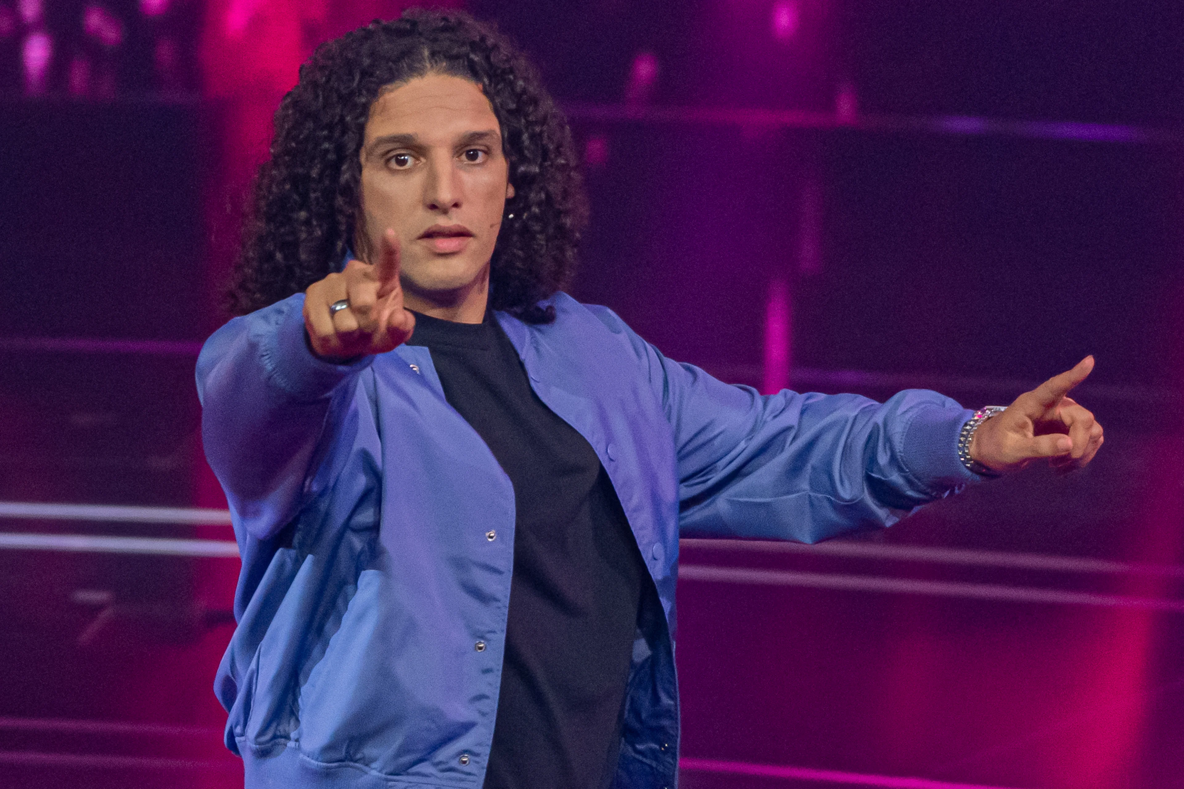 Ali B blijft 'mongool' en 'flikker' zeggen